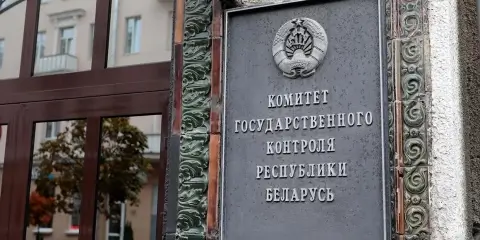 Холодные батареи и потёкшие крыши: белорусы пожаловались КГК на подготовку ЖКХ к зиме