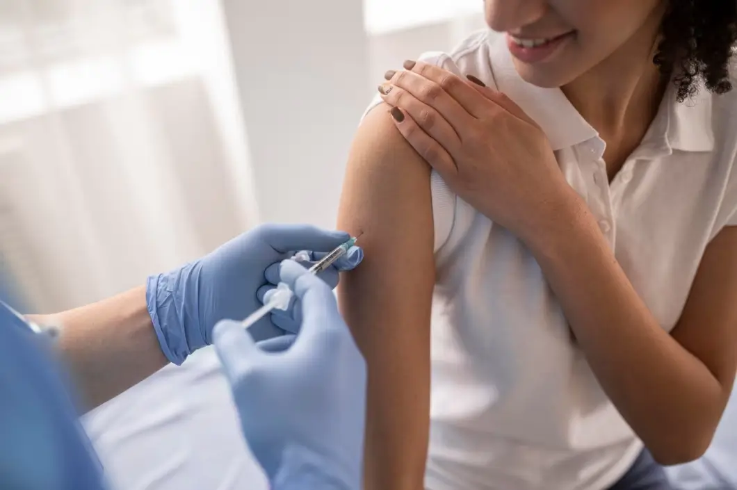 В Беларуси началась бесплатная вакцинация 11-летних девочек от ВПЧ