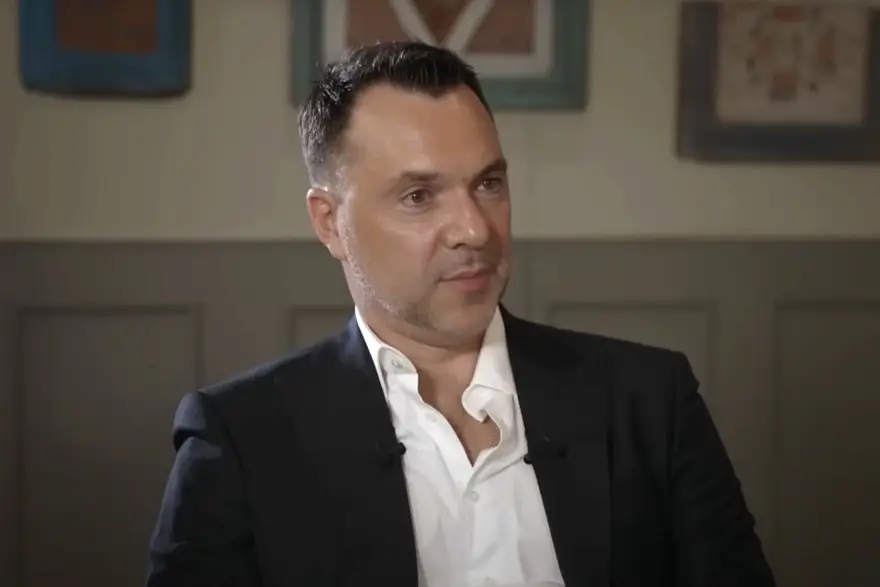 Арестович* предложил передать России Крым и новые регионы без их признания российскими