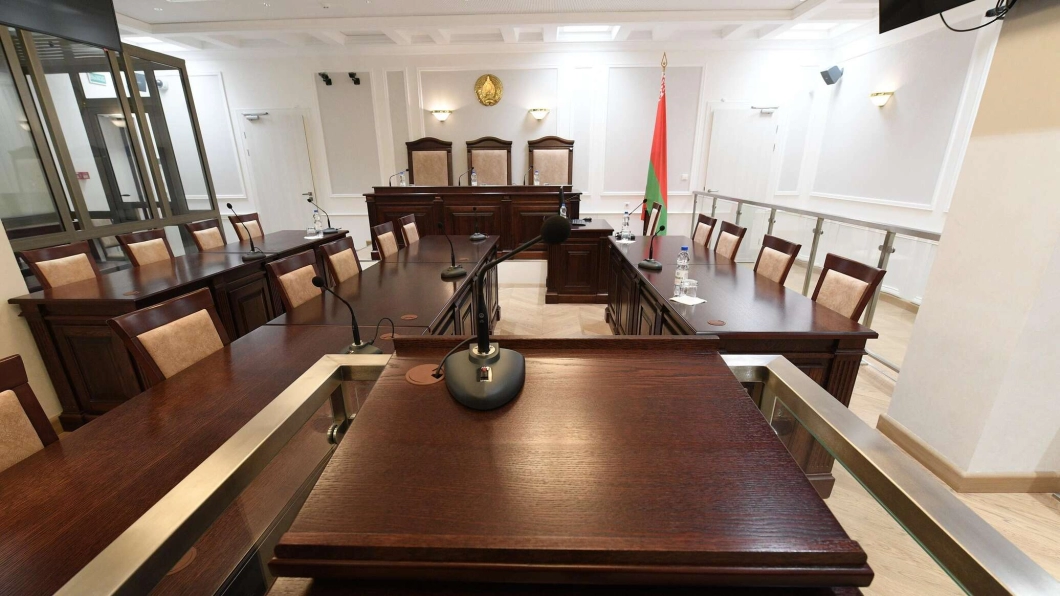 Минчанин прыгнул в фонтан ради квартиры от блогера — и оказался за решёткой