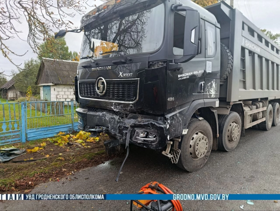 Смертельное ДТП под Слонимом: легковушка выехала на грузовик, один погиб, второй в реанимации