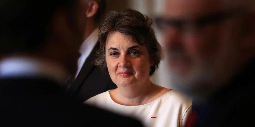 Отставку директора Лувра отклонили на фоне скандала с ограблением