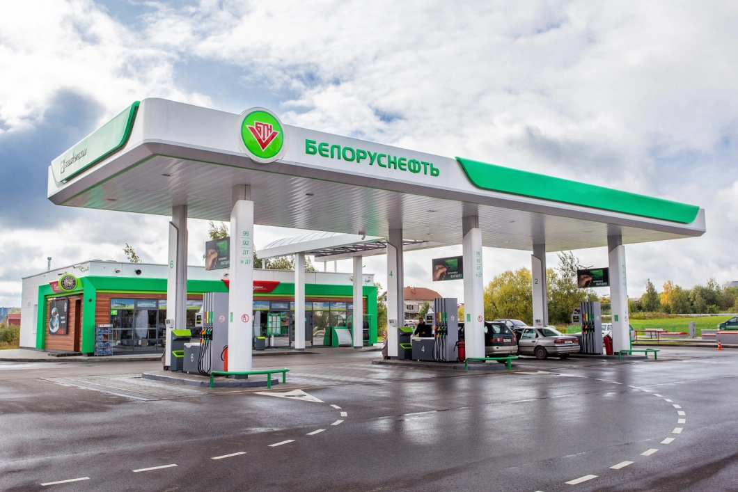 Лукашенко поручил МВД навести «железный порядок» на АЗС: очереди из-за кофе вызвали гнев президента