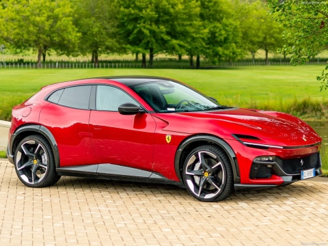 Lamborghini уступает позиции: в России набирает обороты культ Ferrari Purosangue