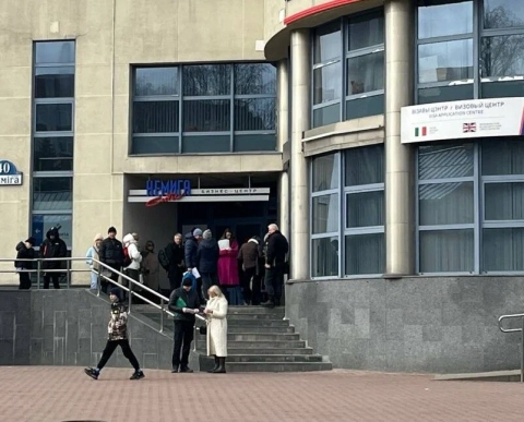 Итальянский визовый центр возвращает «живую очередь» для белорусов с 14 ноября