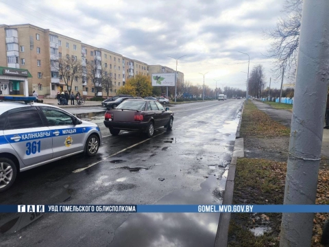 В Калинковичах водитель Audi сбил женщину с коляской на пешеходном переходе