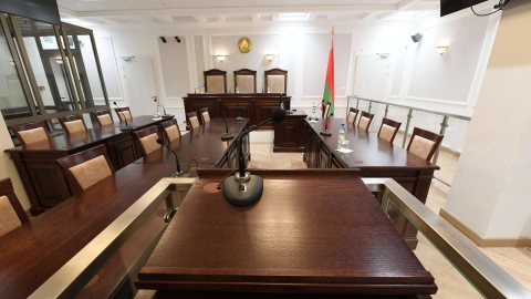 Минчанин прыгнул в фонтан ради квартиры от блогера — и оказался за решёткой