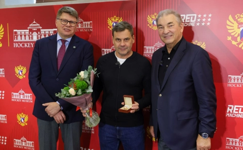 Главному тренеру минского «Динамо» Дмитрию Квартальнову вручили перстень Зала славы российского хоккея