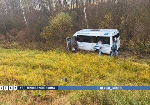 Маршрутка с пассажирами съехала в кювет под Дзержинском: пятеро доставлены в больницу