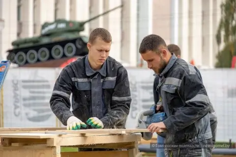 Гомель преображается: у остановки «Фабрика 8 марта» создают новый сквер с гранитными элементами и озеленением