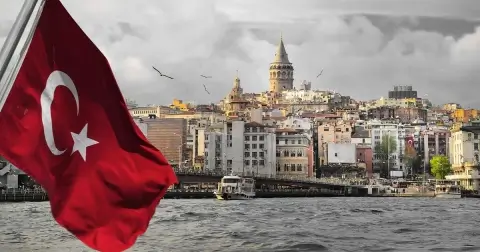 Турция делает ставку на российских туристов: отели уходят от политики ради стабильных доходов