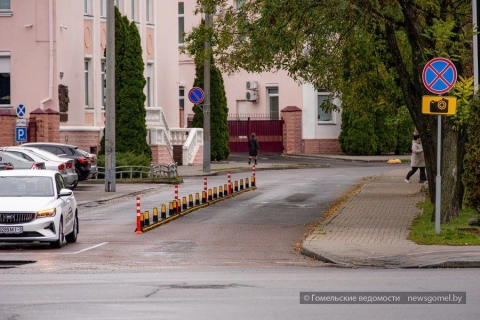 В центре Гомеля установили делиниаторы для упорядочивания движения