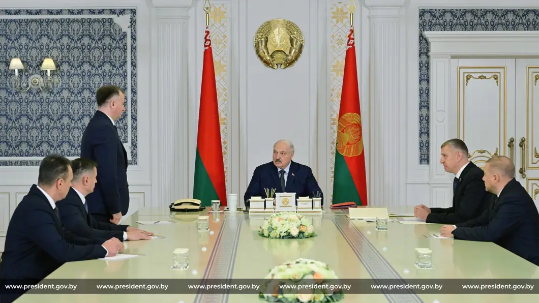 Лукашенко утвердил серию кадровых перестановок в райисполкомах шести регионов