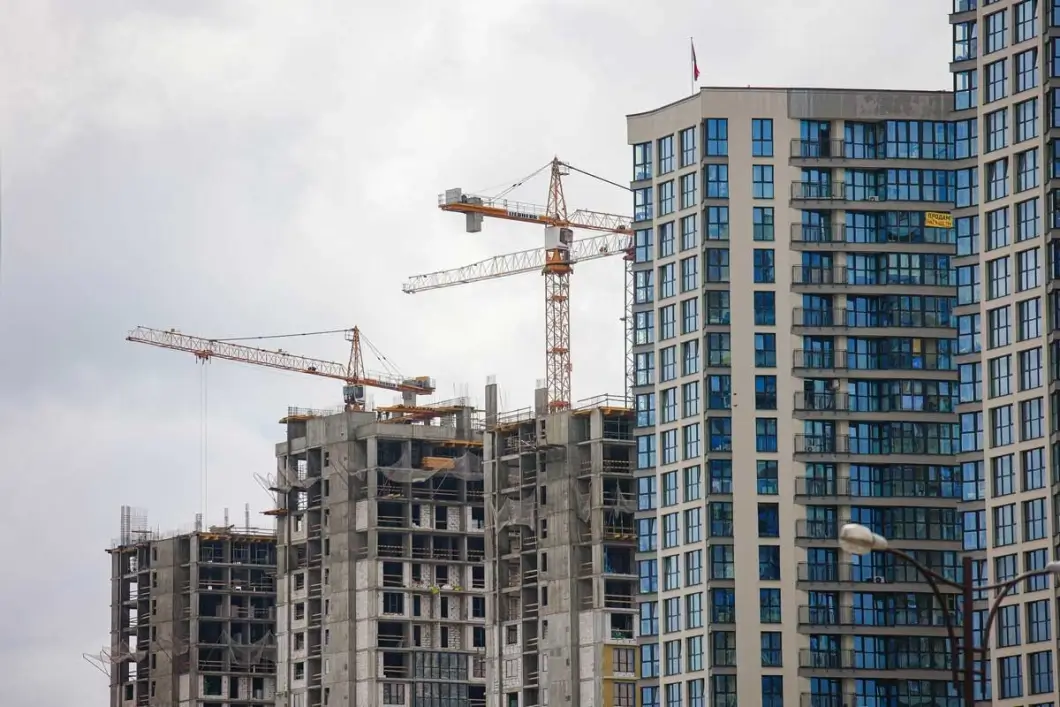 Беларусь отказывается от долевого строительства: жильё для нуждающихся будут возводить без участия граждан