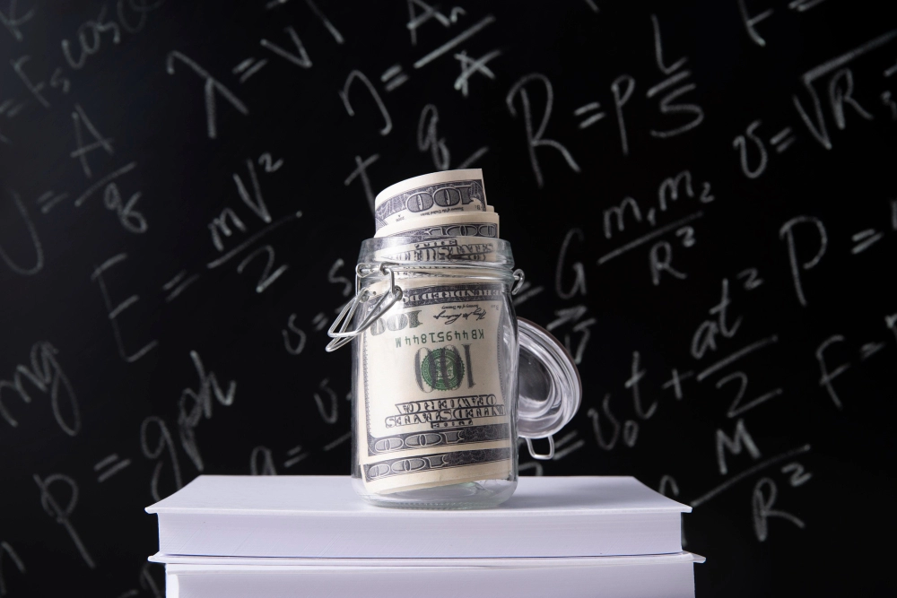 Нацбанк скорректировал валютные курсы на 28 ноября: доллар и евро снизились, российский рубль укрепился