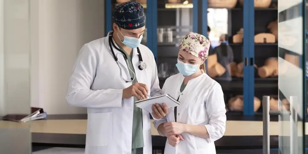 Белорусские врачи рассказали, как в 2025 году протекает COVID-19: без пневмоний, но с осложнениями у хронических больных