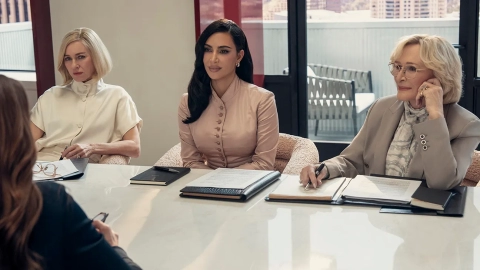 Новый виток для «All’s Fair»: сериал с Ким Кардашьян и Сара Полсон получил второй сезон