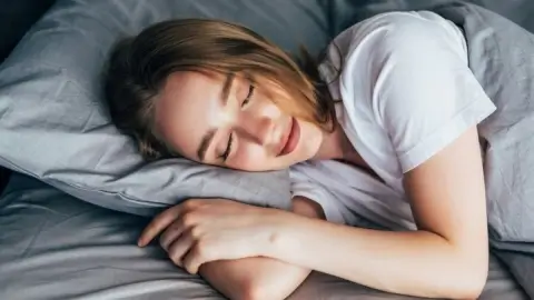 Белорусы стали спать дольше: новое исследование Белстата показало неожиданные изменения в ритме жизни