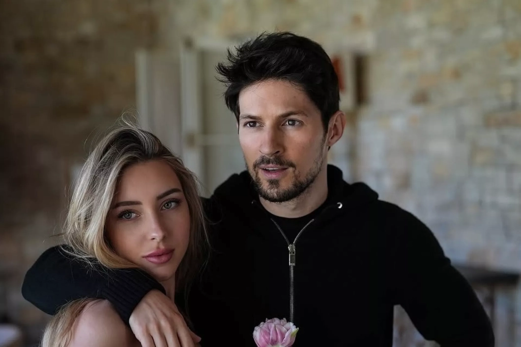 Отпуск в Италии: совместное фото Павла Дурова и его спутницы вызвало волну обсуждений в сети