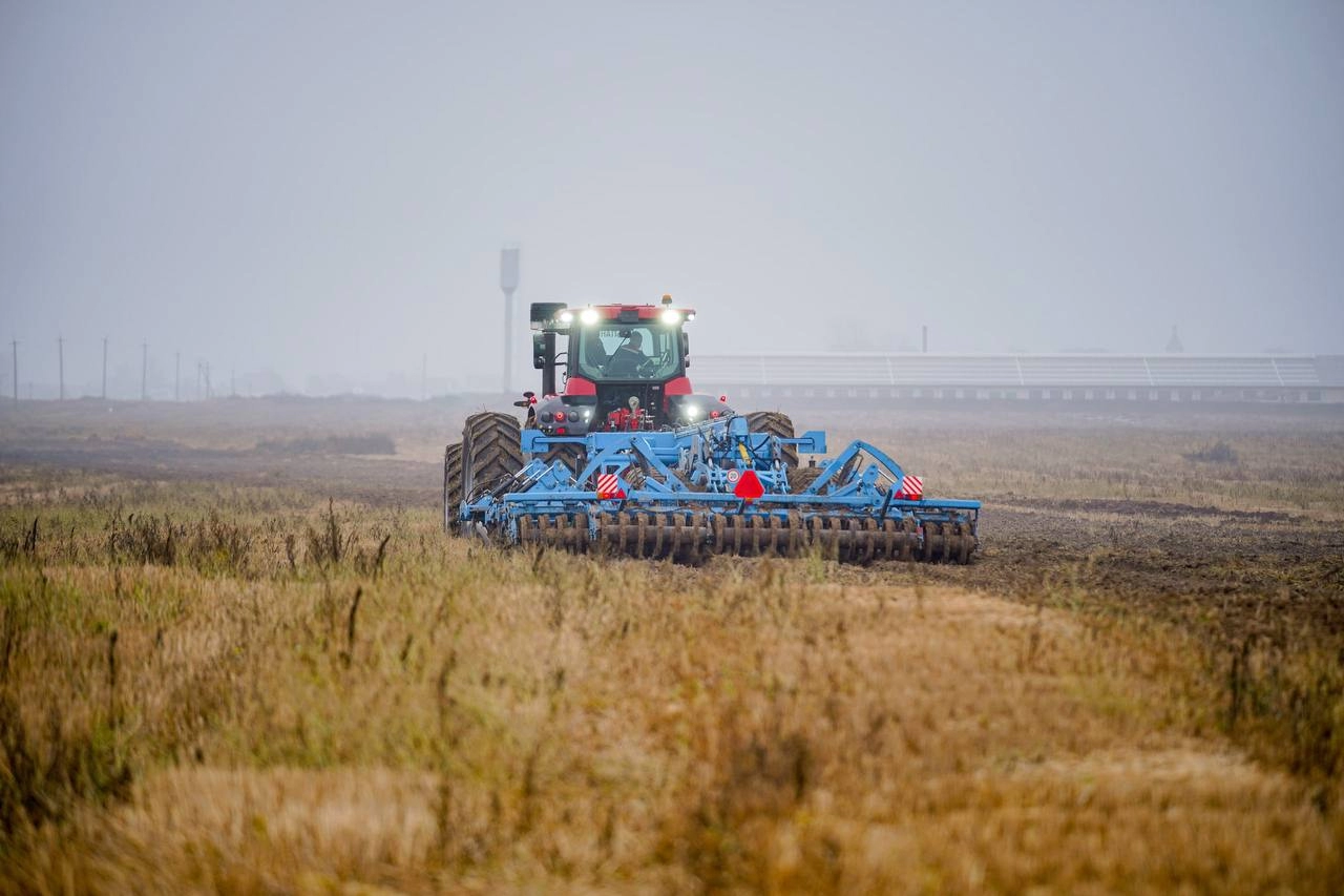 В Беларуси начались полевые испытания сверхмощного трактора Belarus 5425 из новой линейки Titan