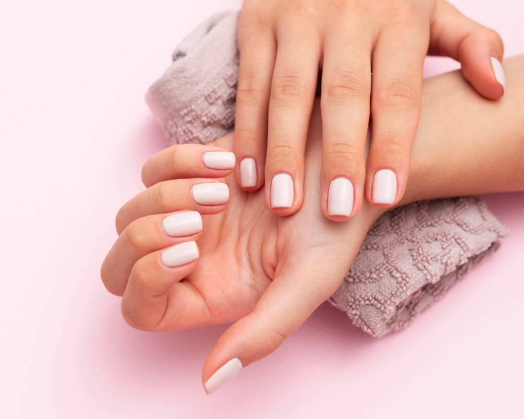 Какой маникюр сделать на Новый год 2026: лучшие идеи, тренды и цвета