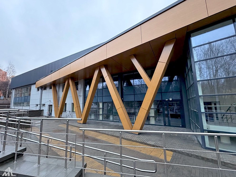 В центре Минска близится к завершению строительство большого спорткомплекса для студентов и горожан