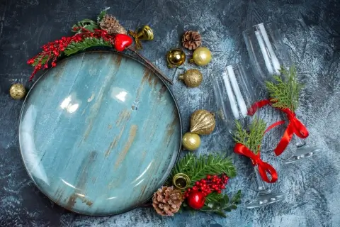 Гомельские торговые центры преобразились к праздникам и привлекают жителей ярким новогодним оформлением