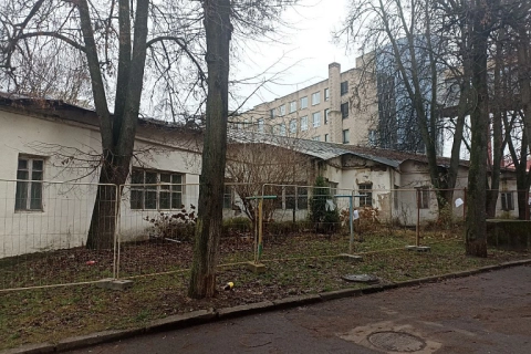 В центре Минска демонтируют редкие довоенные гаражи у Академии искусств