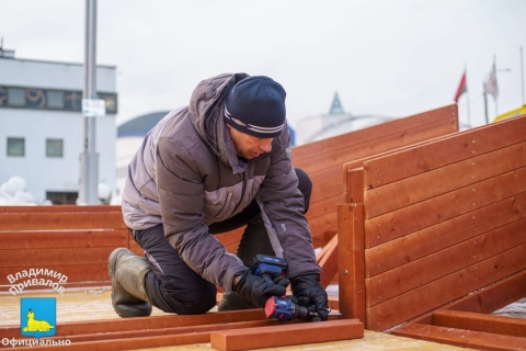 В Гомеле у Ледового дворца готовят к открытию новый тюбинговый аттракцион