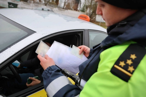 В Мозыре налоговики нашли у таксистов «серую» выручку на десятки миллионов