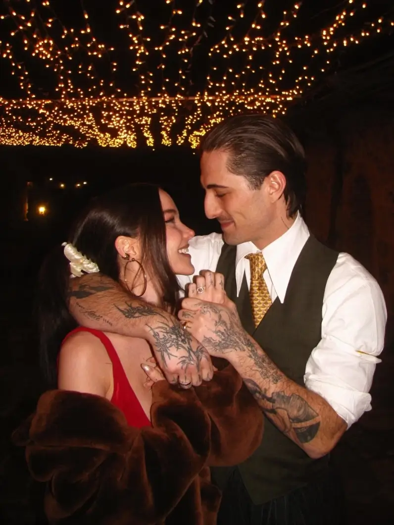 Фронтмен Maneskin объявил о помолвке с актрисой Дав Камерон