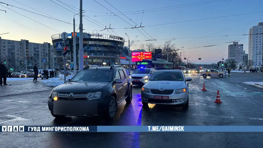 В Минске автомобиль сбил 14-летнюю школьницу на регулируемом перекрёстке