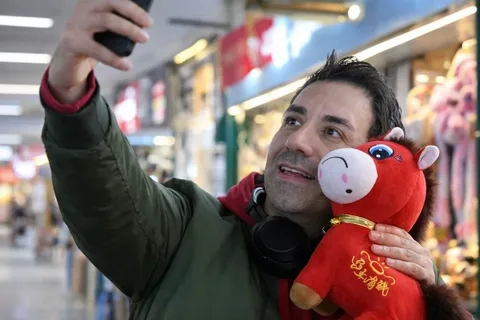 Производственный брак превратил «плачущую лошадку» в хит онлайн-продаж в Китае