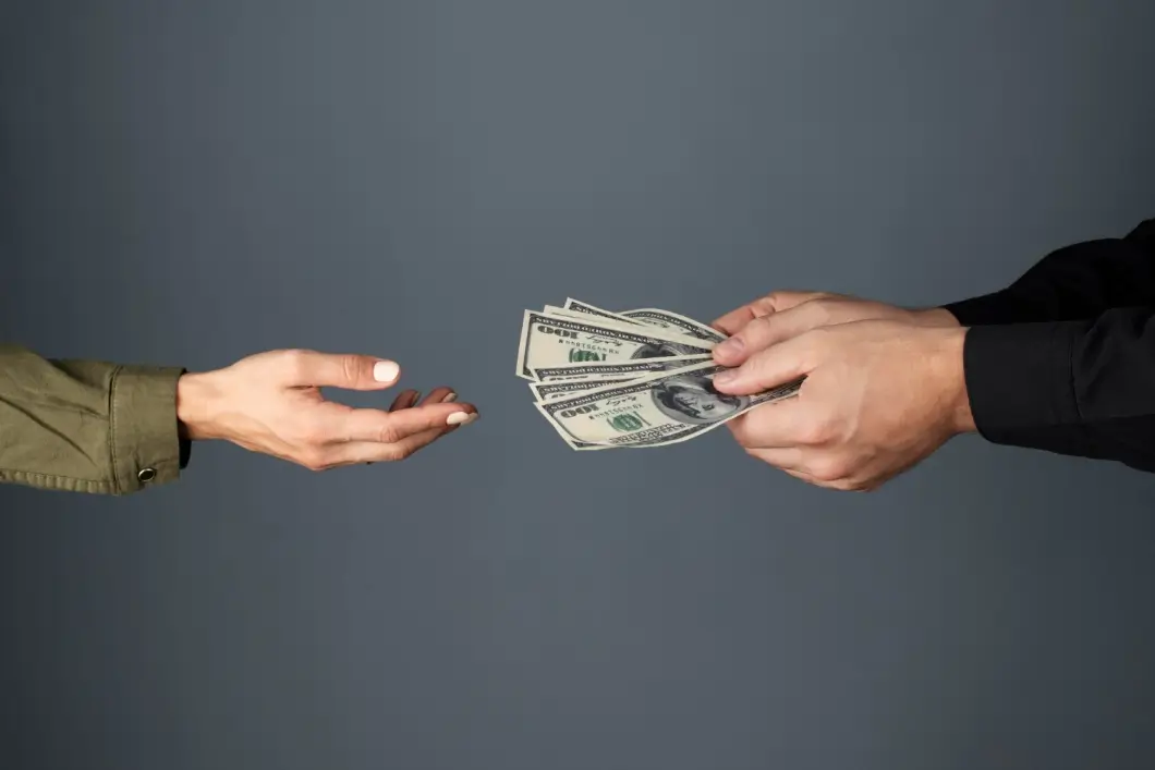 Три страховые компании десятилетиями получали взятки от одного иностранного поставщика — дело направлено в суд