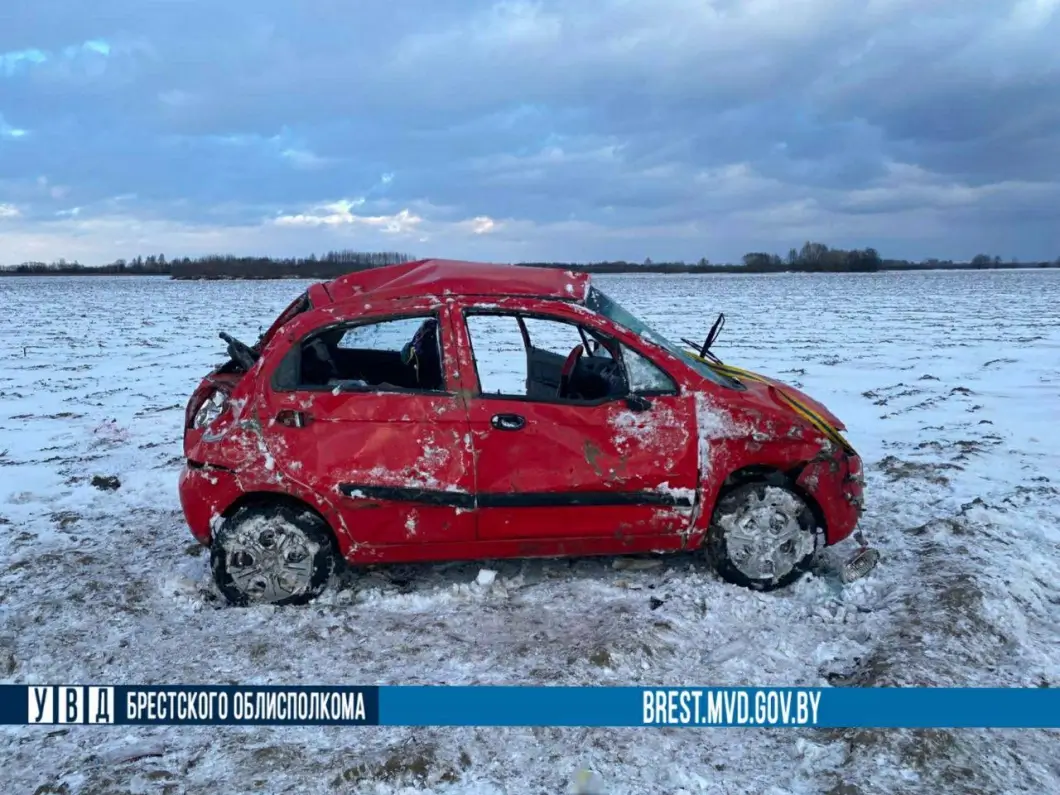 В Жабинковском районе женщина пострадала при опрокидывании автомобиля на трассе М-10