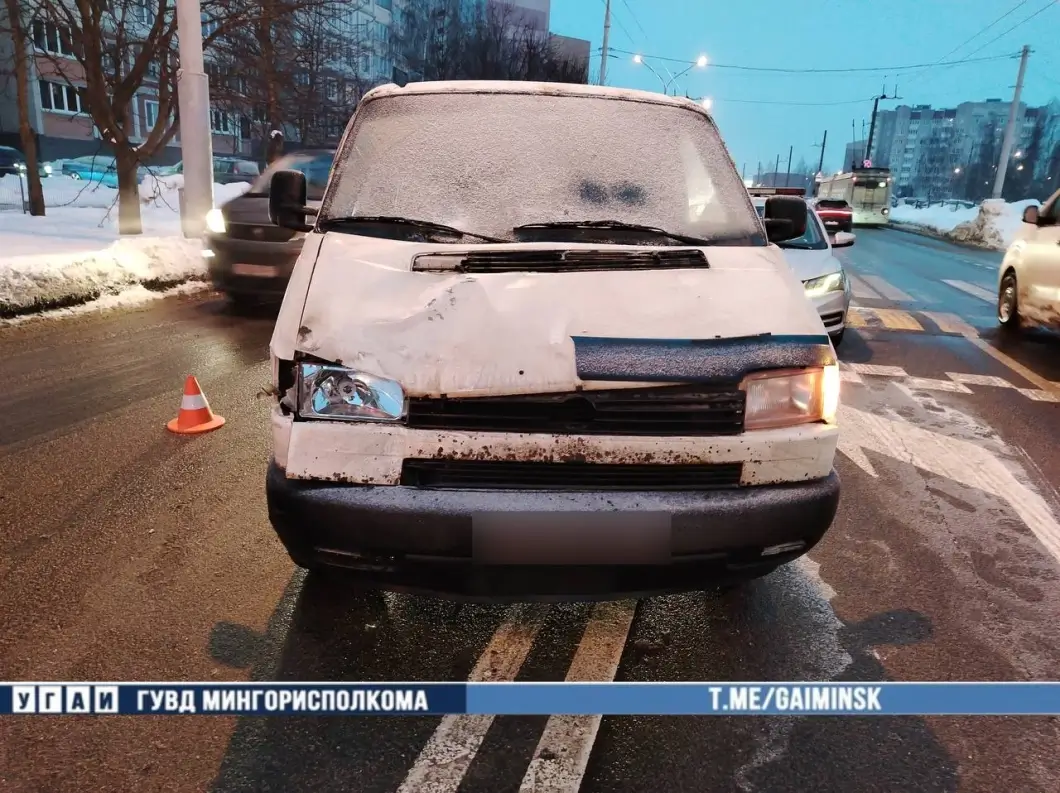 В Минске автомобиль сбил женщину и ребенка на пешеходном переходе