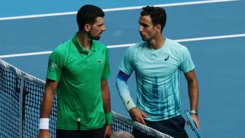 Джокович пробился в полуфинал Australian Open после снятия Музетти, который вёл 2:0 по сетам