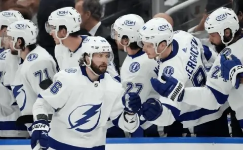 Россиянин Никита Кучеров второй раз подряд признан лучшим игроком недели в НХЛ