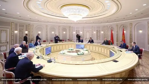 Александр Лукашенко 19 января провёл переговоры с губернатором Кировской области о расширении сотрудничества