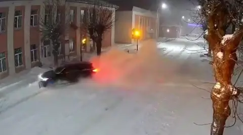 Житель Горок дважды въехал в ограждение, инсценируя ДТП ради страховки — суд лишил его прав на два года