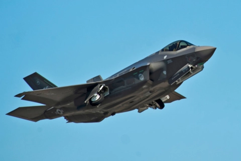 СМИ: США использовали военный самолёт под видом гражданского для удара по предполагаемому наркосудну