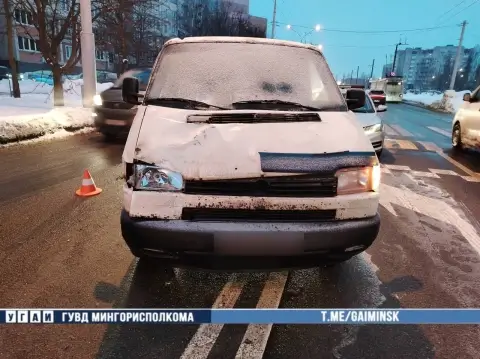 В Минске автомобиль сбил женщину и ребенка на пешеходном переходе