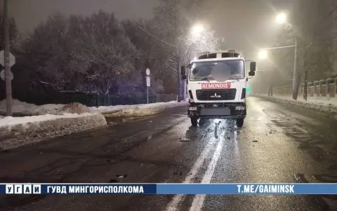 В Минске на улице Железнодорожной произошло ДТП с участием мусоровоза