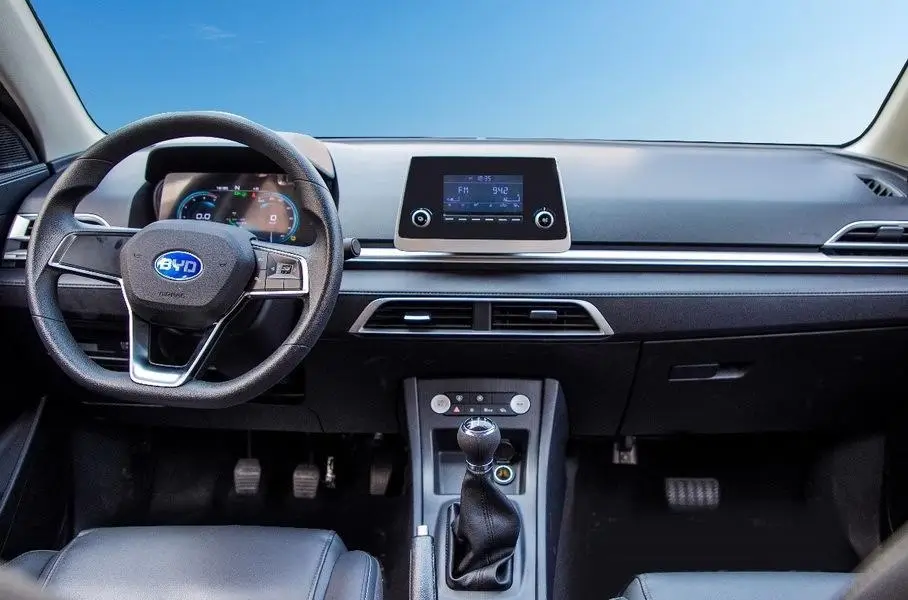 Обучение на электрокарах – в Минске открылась специализированная автошкола с парком BYD