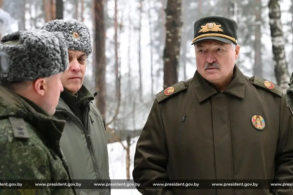 «Радости немного, стреляют так себе» – Лукашенко оценил меткость армии