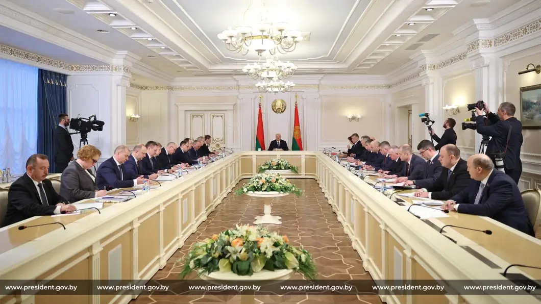 Лукашенко резко раскритиковал работу хозяйств Витебской области и потребовал конкретных антикризисных мер