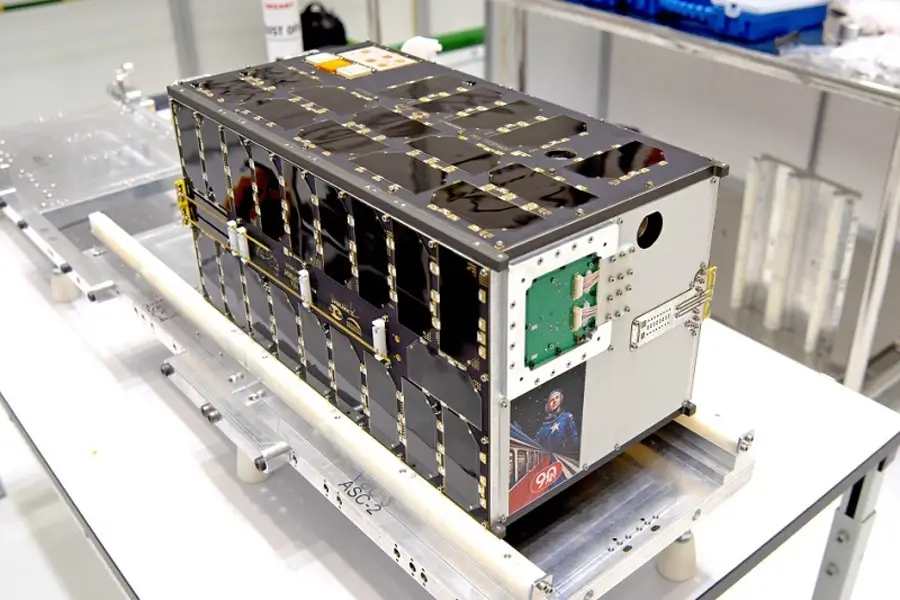 Белорусские ученые создали уникальный материал для космоса – он уже ищет радиацию на орбите