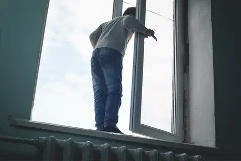 В Бресте десятиклассник покончил с собой — предсмертное сообщение вскрыло факты жестокого буллинга