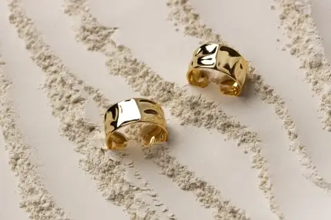 Ремонт с криминальным исходом: в Минске судят мужчину за кражу золота у соседки