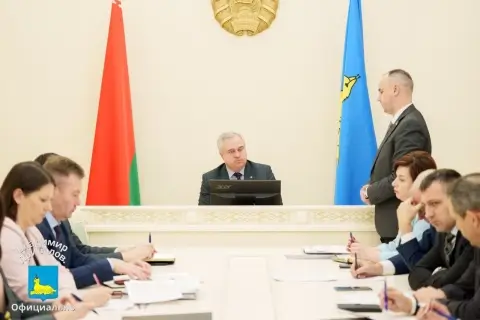 Оттепель принесла новые угрозы Гомелю – коммунальщики переключаются на крыши и ливневки